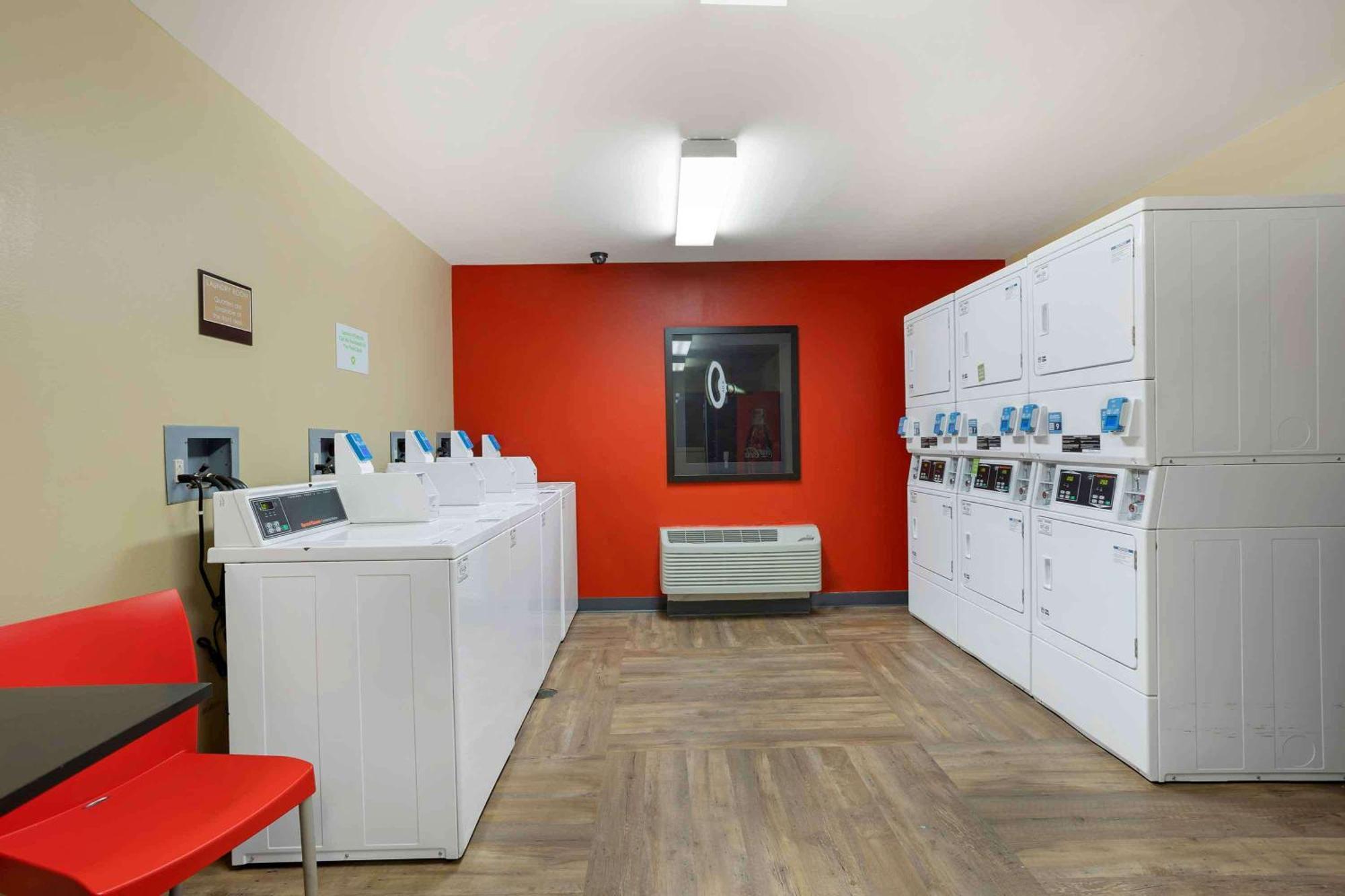 Extended Stay America Select Suites - Springfield - South Екстер'єр фото
