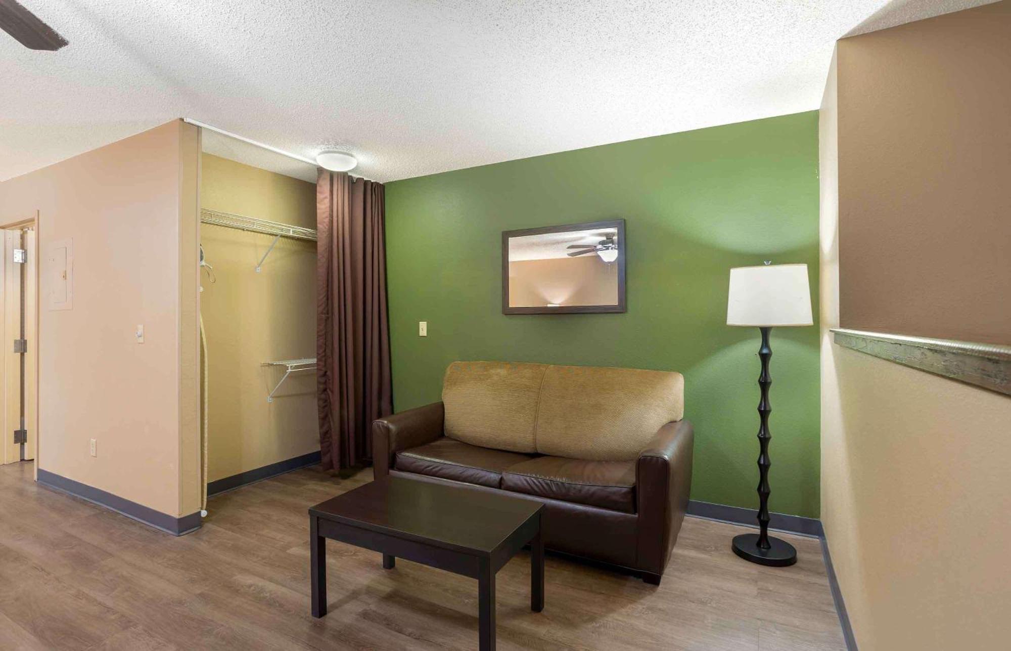 Extended Stay America Select Suites - Springfield - South Екстер'єр фото